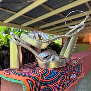 Bakers Gold Platform Block Heel Sandals Women's Size 9 New Without Box